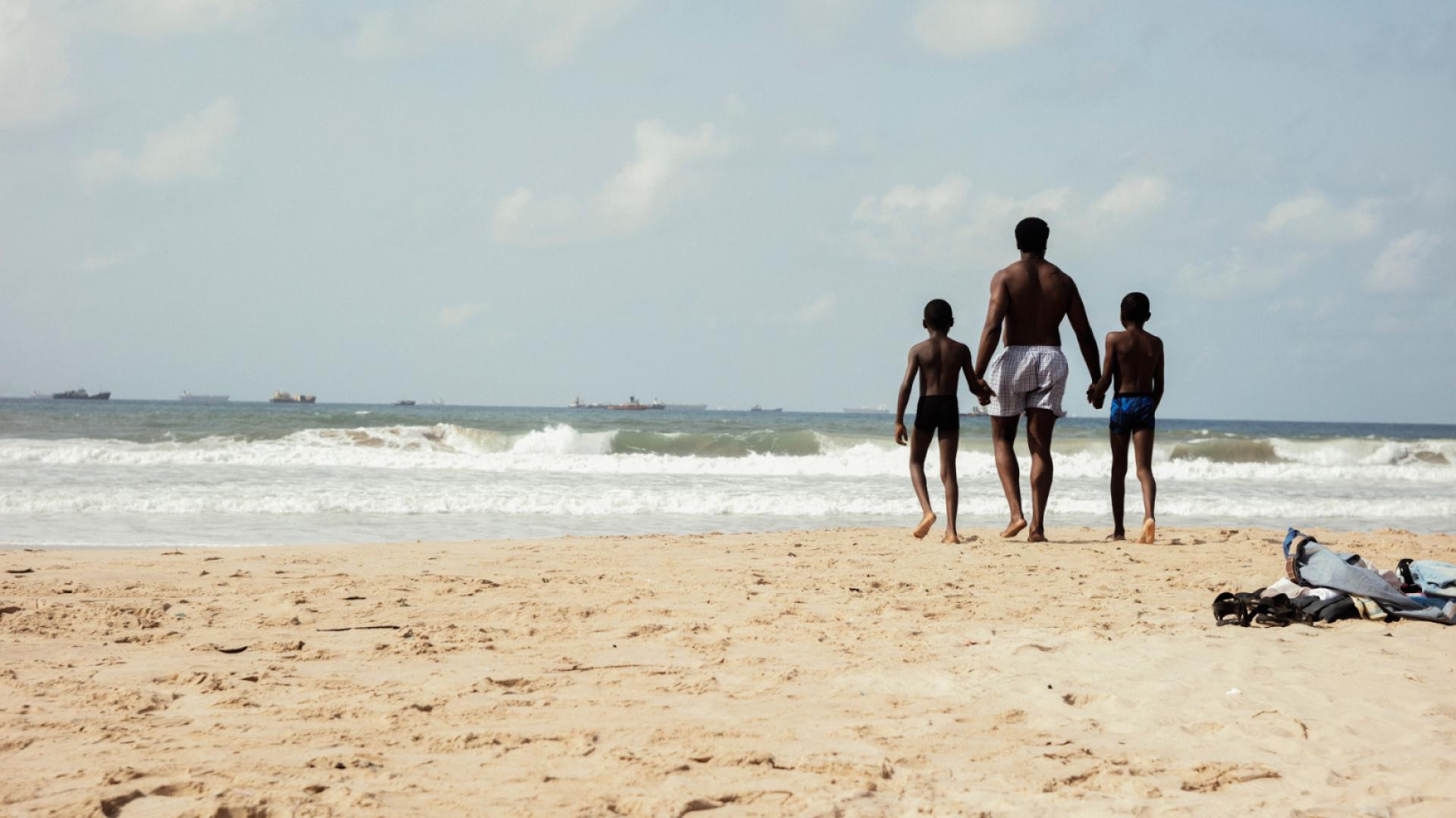 MY FATHER'S SHADOW_Still 4